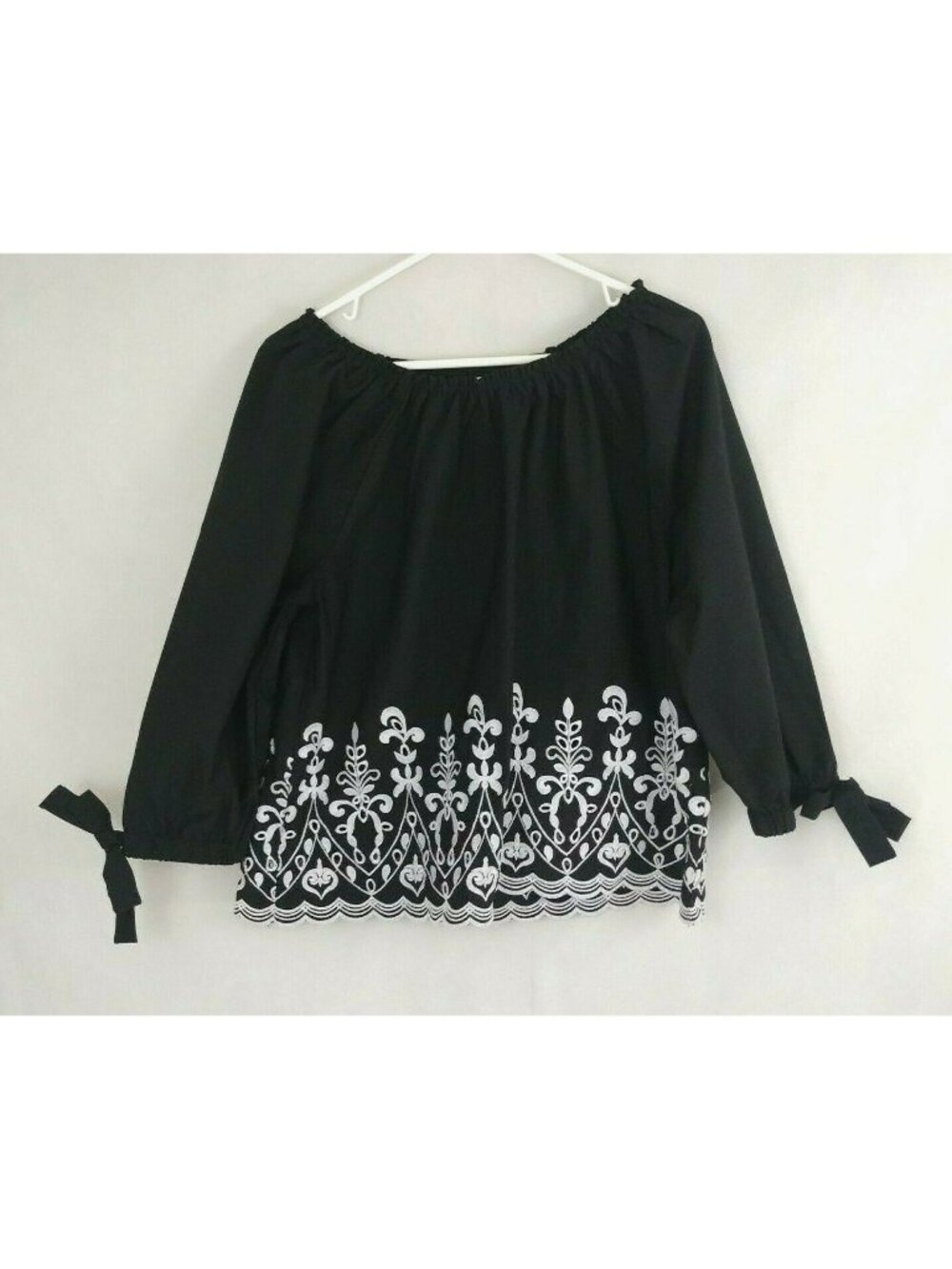 Time And True Womans 3/4 Sleeve Black Boho Blouse With White Embroidery Sz M